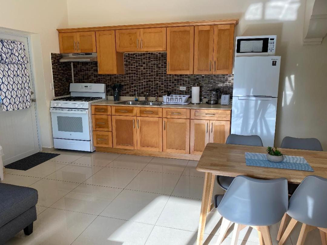 Lovely 2 Bedroom Apartment In Quiet Neighborhood! Philipsburg  Eksteriør bilde